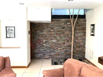 Venta Casa de 4 niveles en colonia Balcones Coloniales con jardín y roof garden