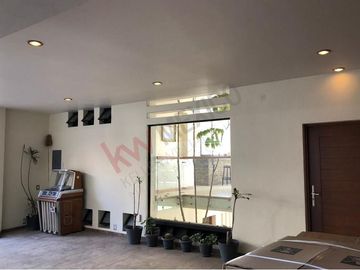 Venta Casa de 4 niveles en colonia Balcones Coloniales con jardín y roof garden