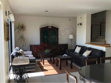 Venta Casa de 4 niveles en colonia Balcones Coloniales con jardín y roof garden