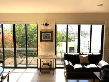 Venta Casa de 4 niveles en colonia Balcones Coloniales con jardín y roof garden