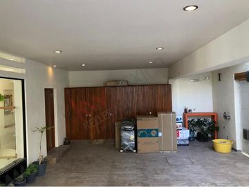 Venta Casa de 4 niveles en colonia Balcones Coloniales con jardín y roof garden