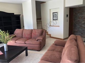 Venta Casa de 4 niveles en colonia Balcones Coloniales con jardín y roof garden