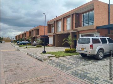 Hermosa casa en Cajicá!