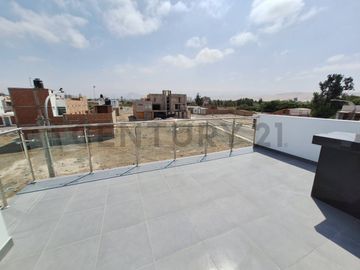 HERMOSA CASA EN VENTA EN RESIDENCIAL LAS VIÑAS DE POCOLLAY- TACNA