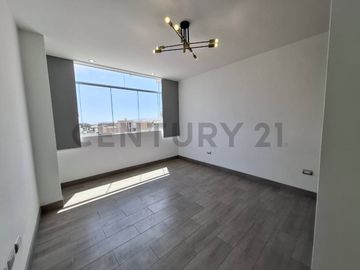 HERMOSA CASA EN VENTA EN RESIDENCIAL LAS VIÑAS DE POCOLLAY- TACNA