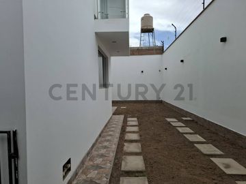 HERMOSA CASA EN VENTA EN RESIDENCIAL LAS VIÑAS DE POCOLLAY- TACNA
