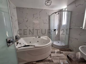 HERMOSA CASA EN VENTA EN RESIDENCIAL LAS VIÑAS DE POCOLLAY- TACNA