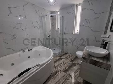 HERMOSA CASA EN VENTA EN RESIDENCIAL LAS VIÑAS DE POCOLLAY- TACNA