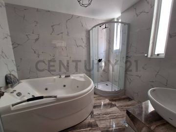 HERMOSA CASA EN VENTA EN RESIDENCIAL LAS VIÑAS DE POCOLLAY- TACNA