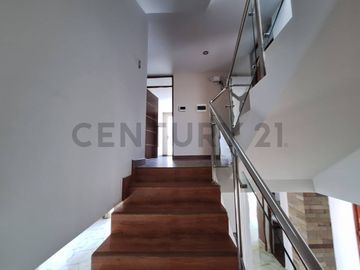 HERMOSA CASA EN VENTA EN RESIDENCIAL LAS VIÑAS DE POCOLLAY- TACNA