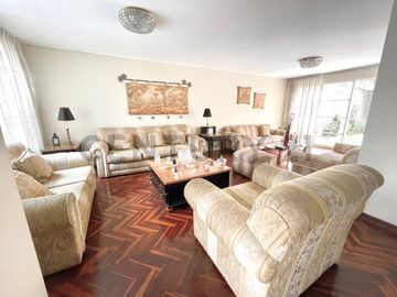 ¡Oportunidad única! Venta Departamento en 3er Piso