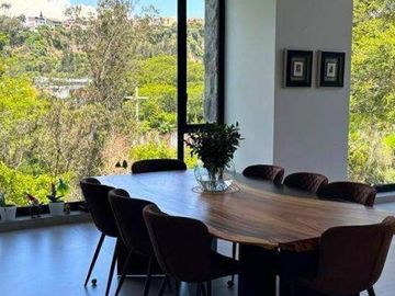 Casa en venta de cuatro habitaciones con vista y piscina