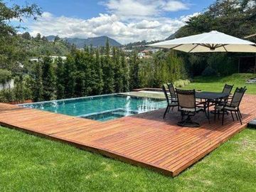 Casa en venta de cuatro habitaciones con vista y piscina