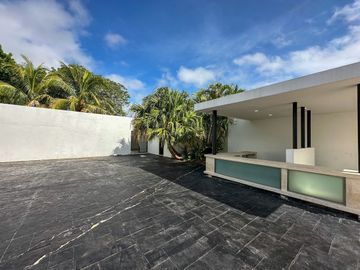 Casa en venta con amplio terreno En San Pedro Cholul dentro de Mérida Yucatán.