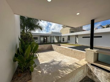 Casa en venta con amplio terreno En San Pedro Cholul dentro de Mérida Yucatán.