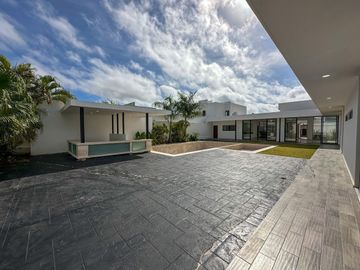 Casa en venta con amplio terreno En San Pedro Cholul dentro de Mérida Yucatán.