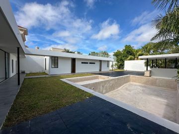 Casa en venta con amplio terreno En San Pedro Cholul dentro de Mérida Yucatán.
