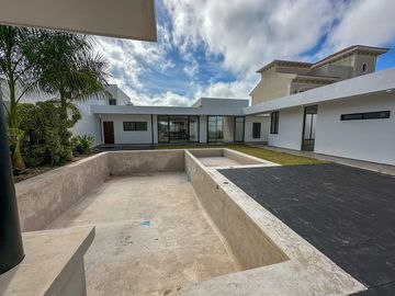 Casa en venta con amplio terreno En San Pedro Cholul dentro de Mérida Yucatán.