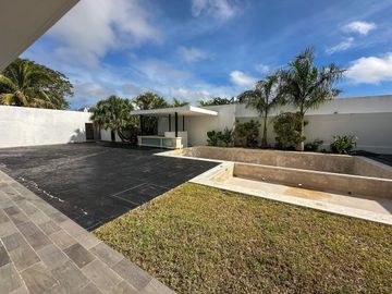 Casa en venta con amplio terreno En San Pedro Cholul dentro de Mérida Yucatán.