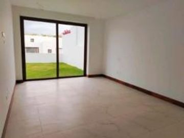 Casa de tres habitaciones con jardín de 130m2