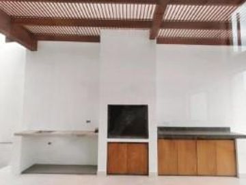 Casa de tres habitaciones con jardín de 130m2