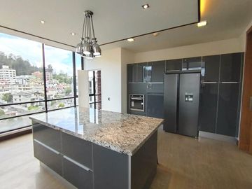En venta espectacular Penthouse en Portugal y Eloy Alfaro