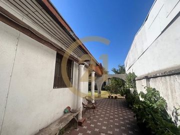 Casa de 5D y 4B en La Reina con casa adicional