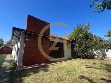 Casa de 5D y 4B en La Reina con casa adicional