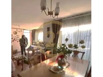 Casa de 5D y 4B en La Reina con casa adicional