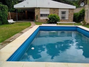Casa exclusiva con pileta y zonas verdes