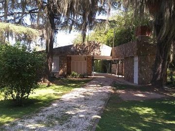 Casa exclusiva con pileta y zonas verdes