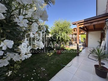 Casa en Venta en Casa 3D-2B-4Estac + Terraza + Piscina Doña Las Violetas