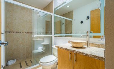 Casa en Venta en Punta Juriquilla: Exclusividad, Espacio y Comodidad en Altavista Condominio Puerta de Hierro