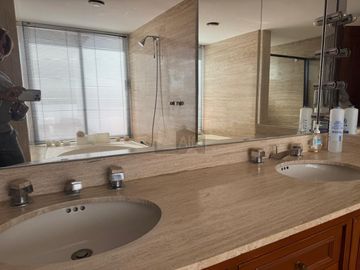 Venta casa en la herradura de 550m2