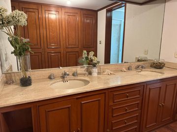 Venta casa en la herradura de 550m2