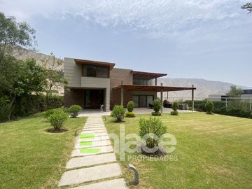Hermosa y moderna casa de Campo a la Venta en Condominio La Quebrada (Cieneguilla) Etapa 1