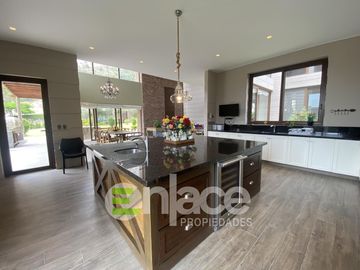 Hermosa y moderna casa de Campo a la Venta en Condominio La Quebrada (Cieneguilla) Etapa 1