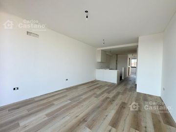 Moderno Exc. Semi.Piso 2 Amb. de Categoría con Balcón, Cochera   Quincho a Estrenar