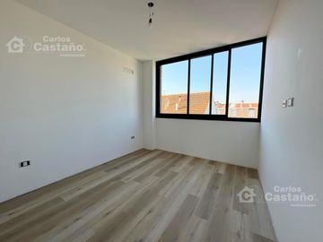 Moderno Exc. Semi.Piso 2 Amb. de Categoría con Balcón, Cochera   Quincho a Estrenar