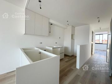 Moderno Exc. Semi.Piso 2 Amb. de Categoría con Balcón, Cochera   Quincho a Estrenar