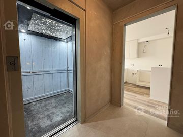 Moderno Exc. Semi.Piso 2 Amb. de Categoría con Balcón, Cochera   Quincho a Estrenar