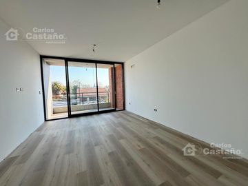 Moderno Exc. Semi.Piso 2 Amb. de Categoría con Balcón, Cochera   Quincho a Estrenar