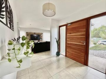 Casa en venta - 3 Dormitorios 1 Baño - Cochera - 1.050Mts2 - Chapadmalal