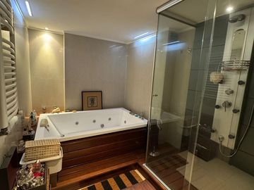 Piso 6 ambientes de 240m2 en Venta - Quilmes Centro