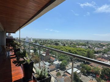 Piso 6 ambientes de 240m2 en Venta - Quilmes Centro