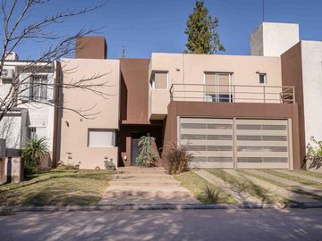 Casa venta apto credito seguridad 3 dormitorios piscina
