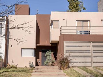 Casa venta apto credito seguridad 3 dormitorios piscina