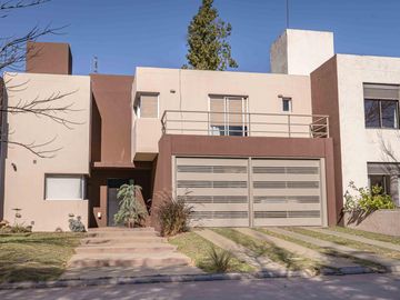 Casa venta apto credito seguridad 3 dormitorios piscina