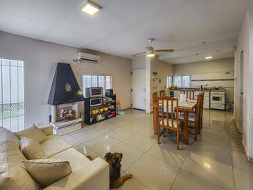 Casa con pileta, Tierra de sueños 3 Roldan