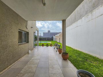 Casa con pileta, Tierra de sueños 3 Roldan